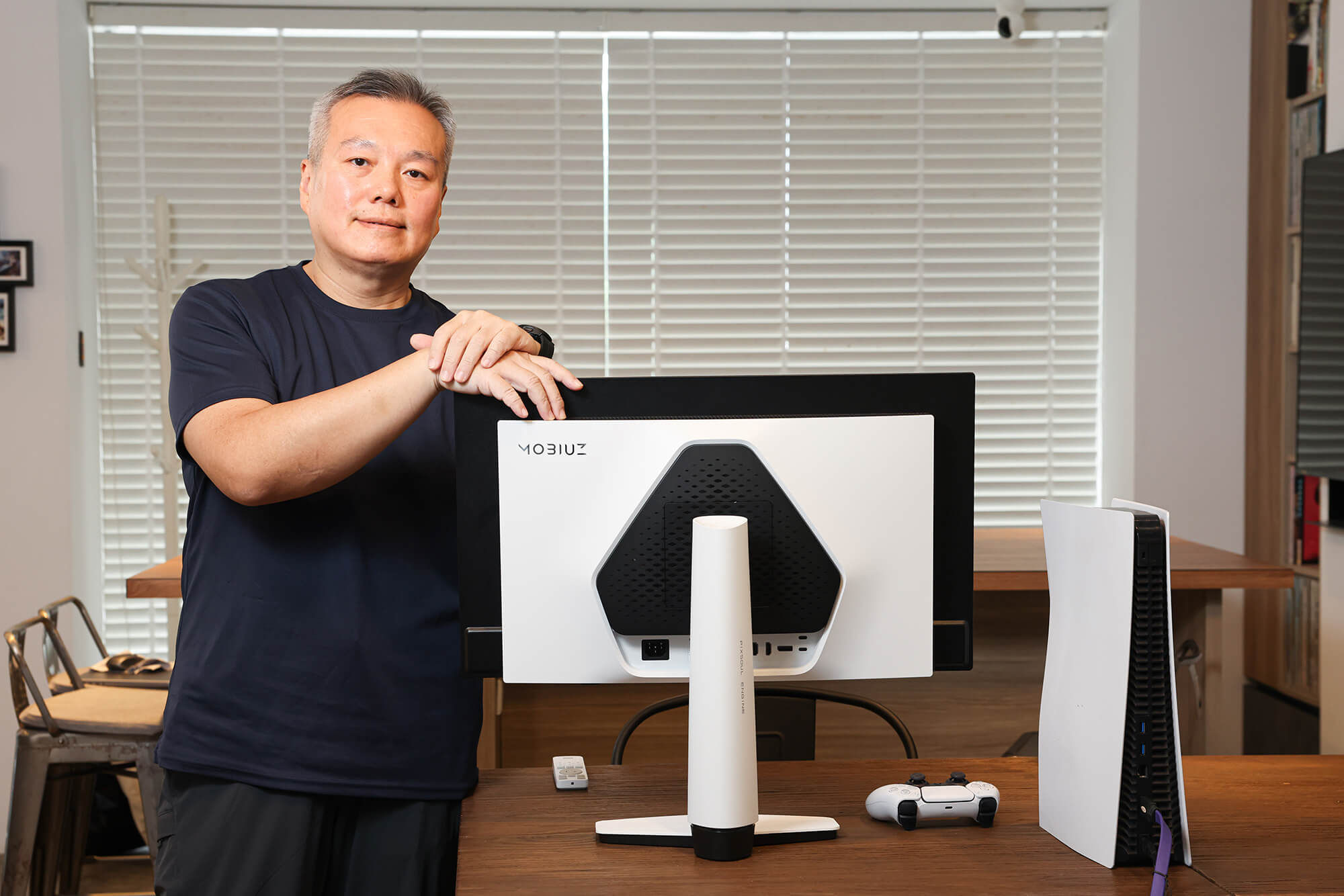 從手繪時代走到數位時代，陳宏域用 BenQ EX271UZ 看見遊戲世界裡那些本該被看見的細節。