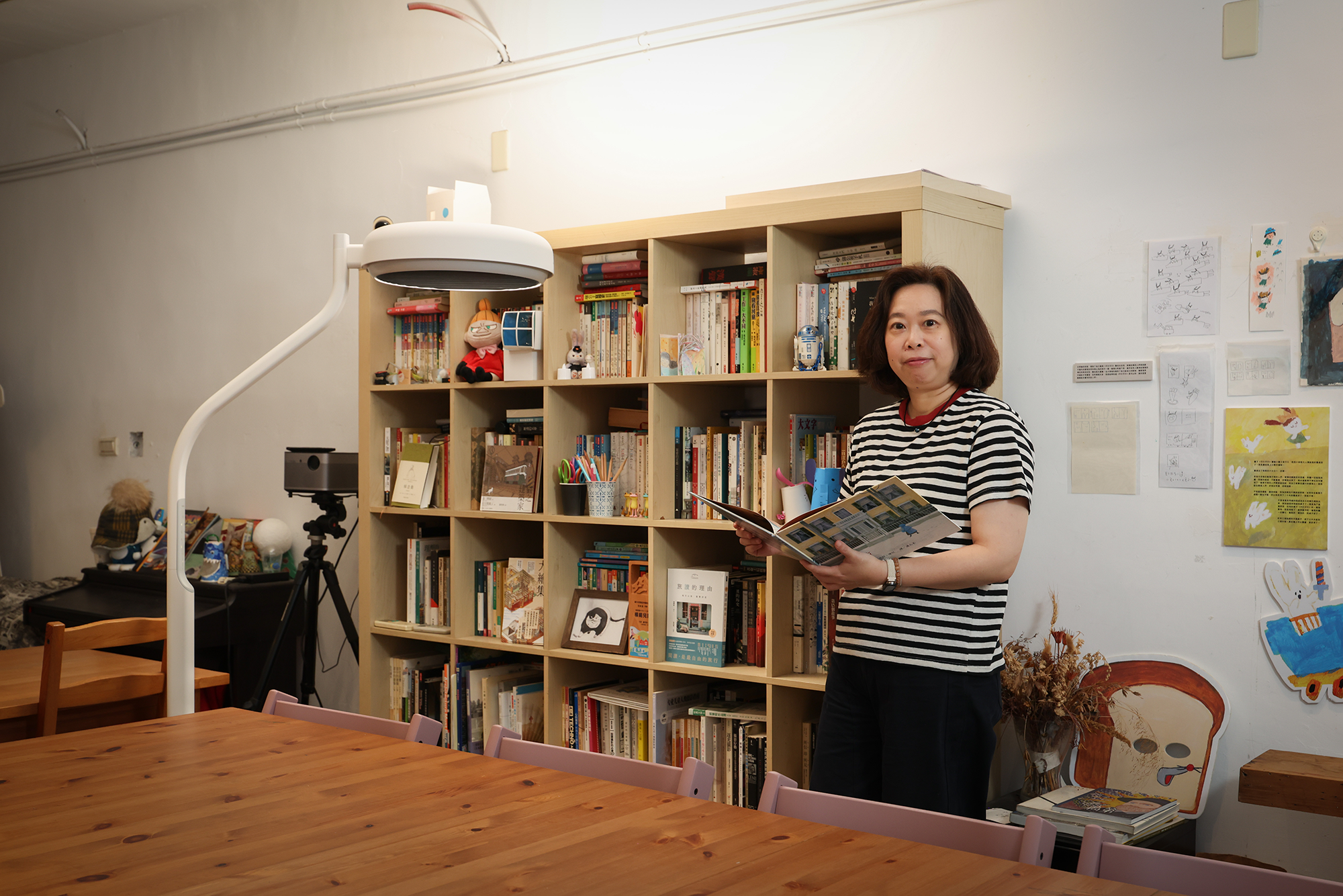 「晨熹社」創辦人陳宛君 Sylvie，將四十多年的台中老屋，轉化為一處讓孩子與家長都能自在呼吸的閱讀空間。