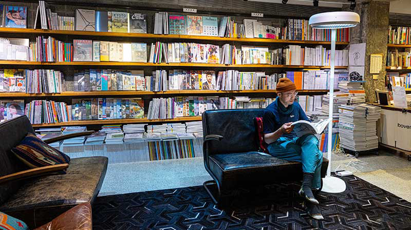 Boven 雜誌圖書館創辦人 周筵川 Spencer X BenQ MindDuo Max 零干擾的純粹閱讀時光 在翻頁間與靈感相遇
