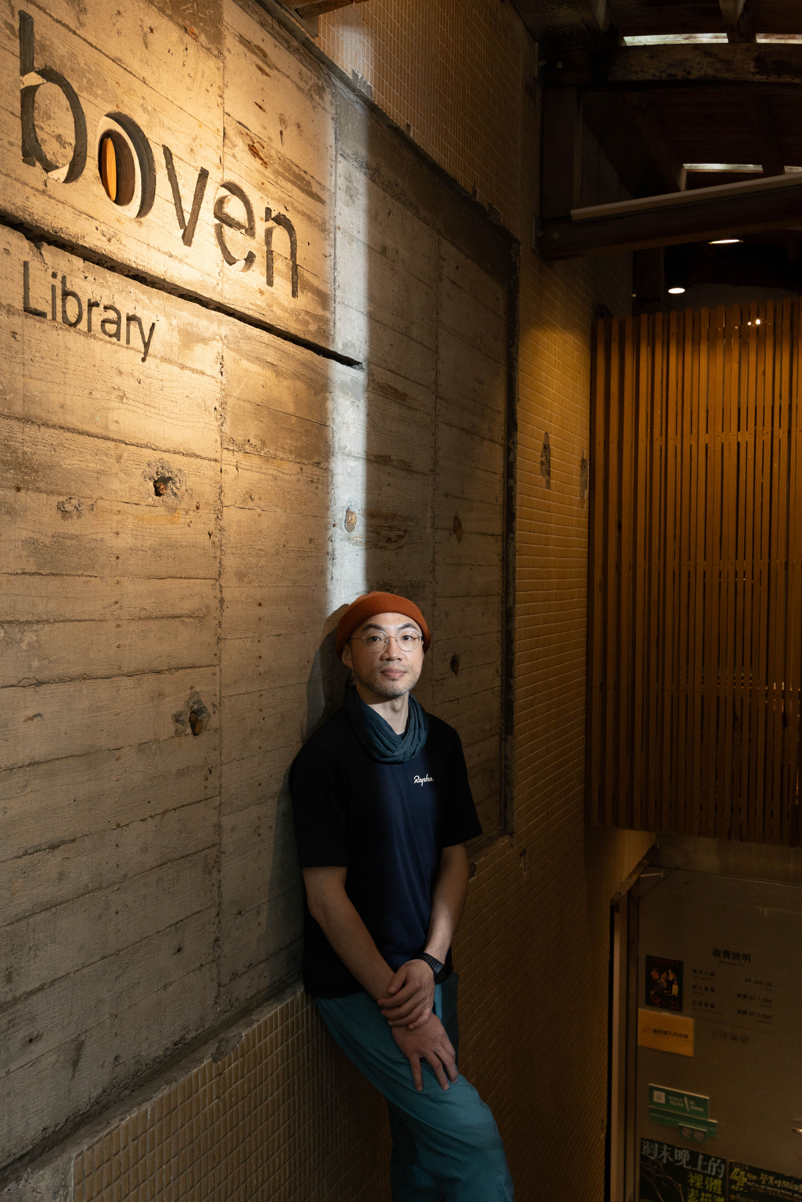 Boven 雜誌圖書館創辦人-周筵川 Spencer，2015 年創立了全球首座雜誌圖書館 「Boven」。對他而言，雜誌不只是獲取資訊的工具，更是美學與思考的載體。透過 Boven，他希望將看雜誌的樂趣分享出去，在數位時代裡，持續守護這片讓靈感孵化、讓創意發生的基地。