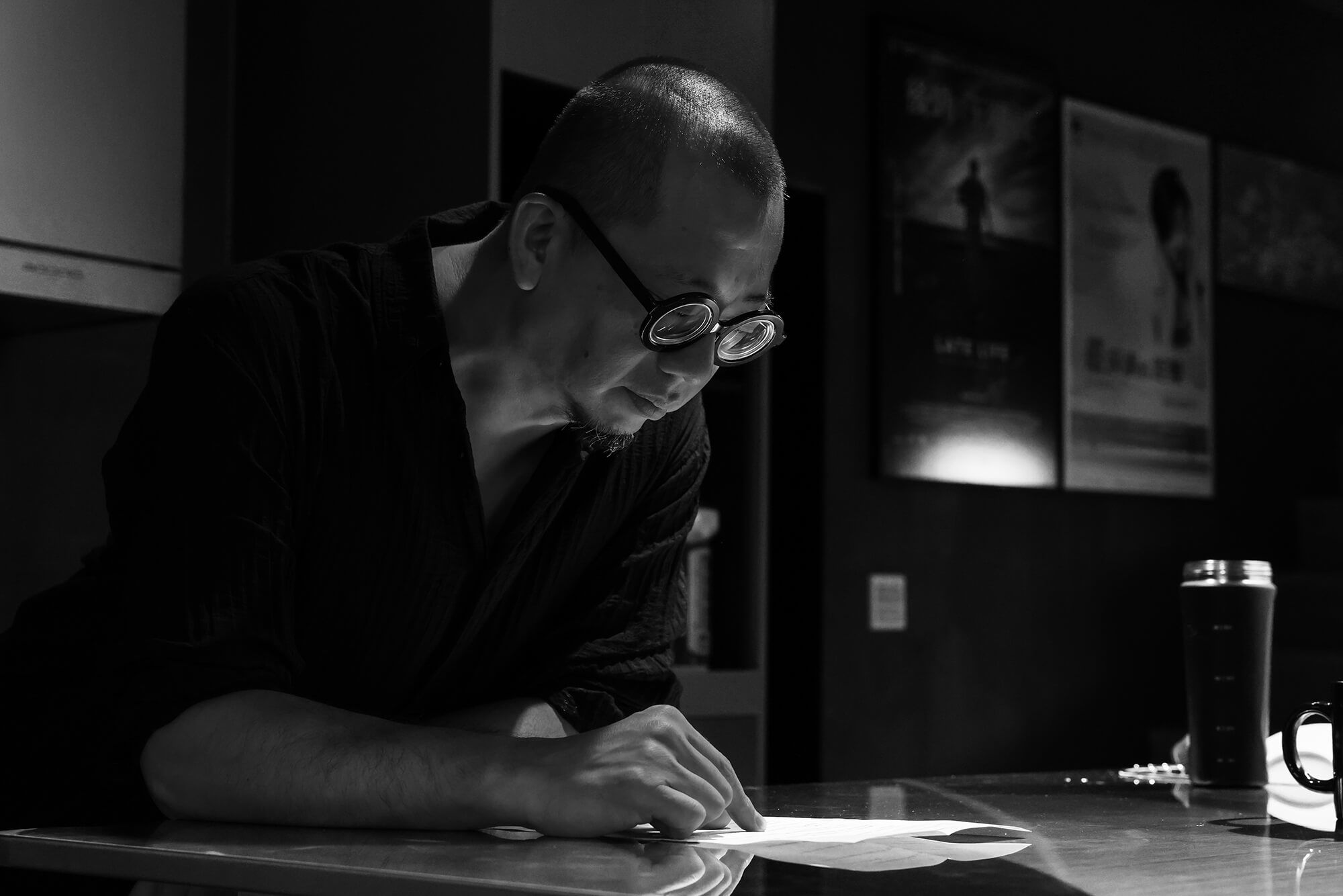 ScreenBar Halo 2提供500 Lux的桌面照明，在不干擾螢幕畫面的前提下，為書面作業創造理想的光源。