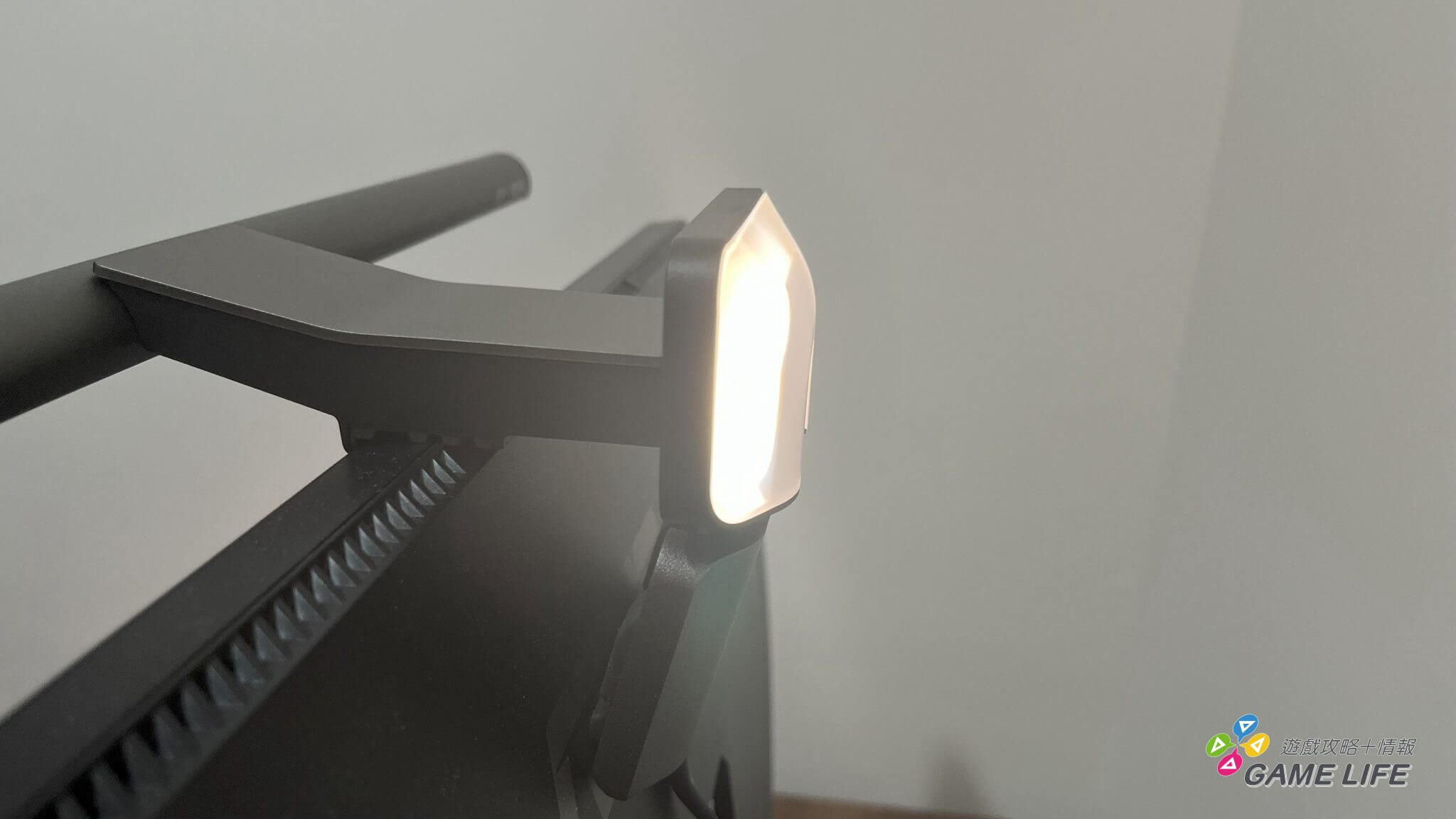 讓你的遊戲空間再進化！BenQ ScreenBar Halo2 螢幕智能掛燈 開箱推薦