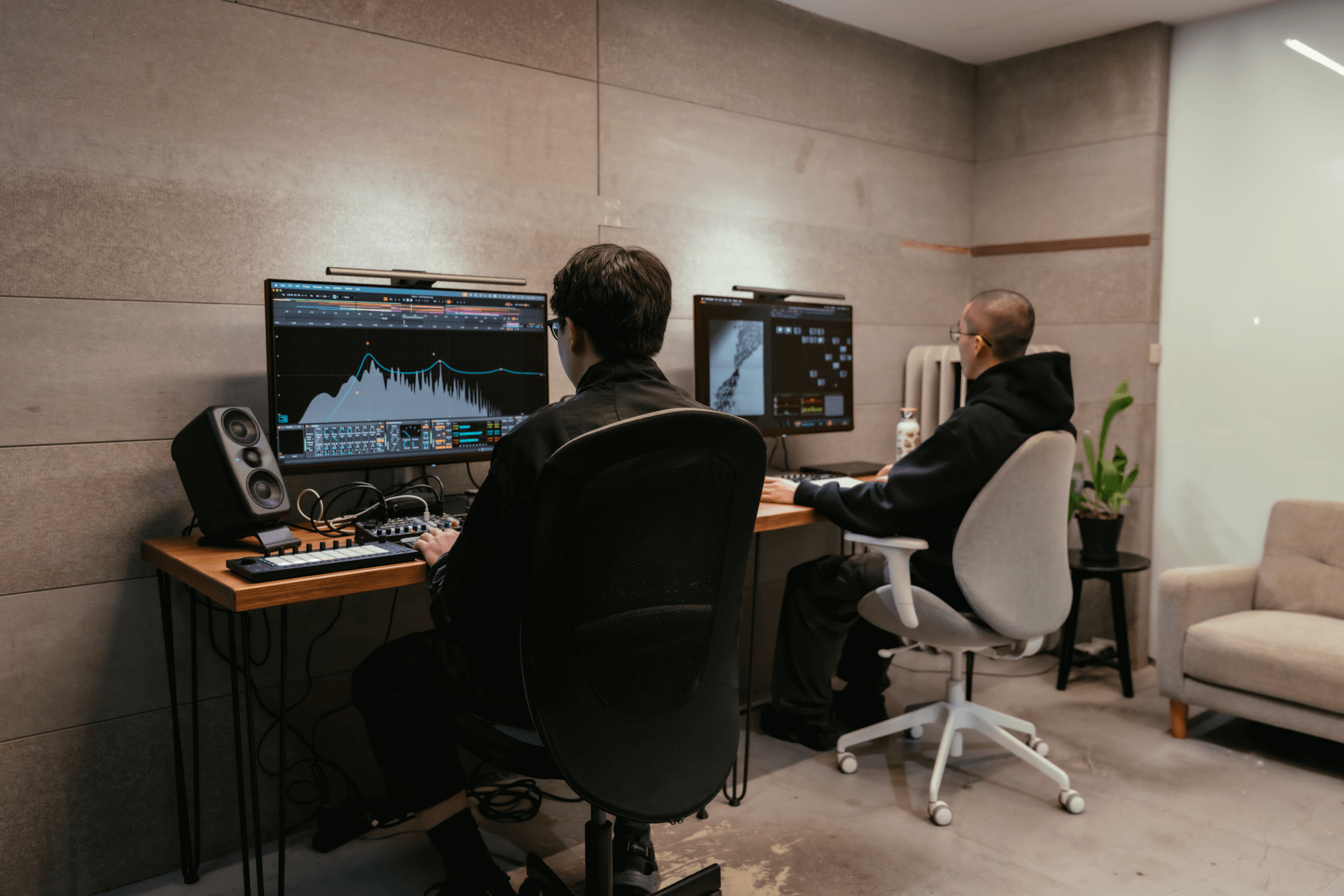 二位首次跨界合作，ScreenBar halo 2 的加入也成為他們不可或缺的夥伴。