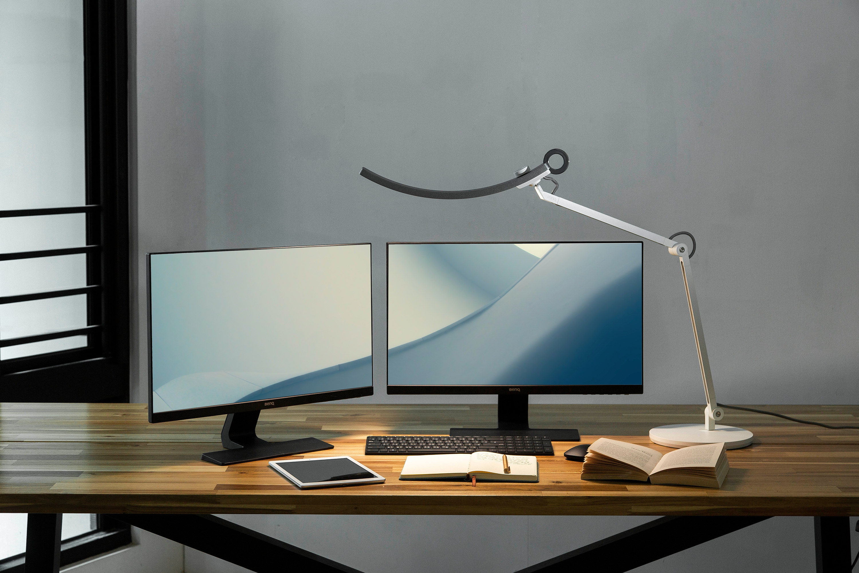 The Great Battle of Light Sources: Monitor Light Bar vs. Desk Lamp