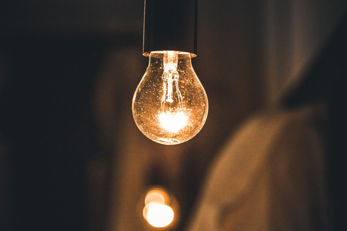 LED燈泡、省電燈泡差在哪？4種常見家用燈泡種類全解析！