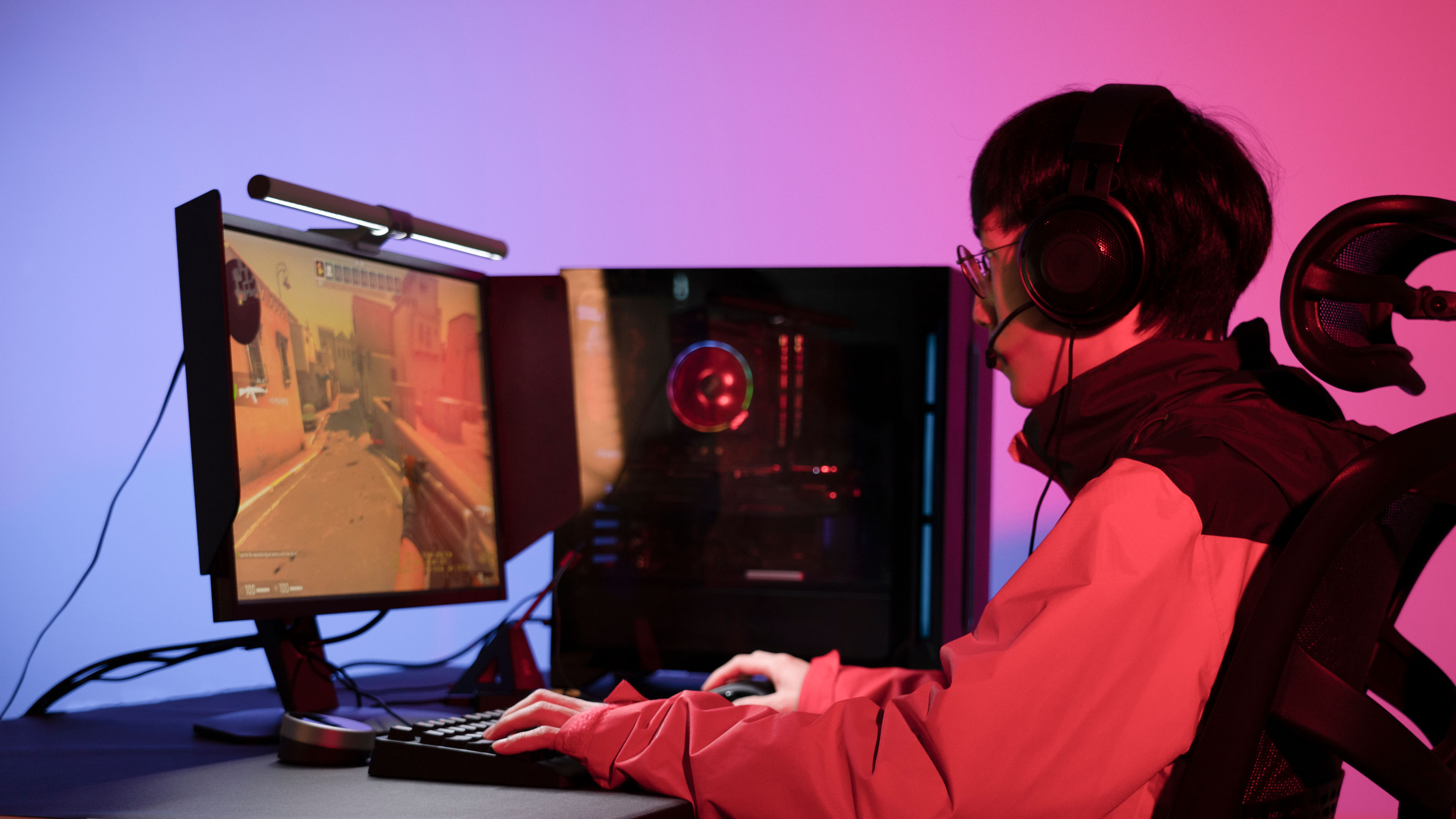 Gamers Unite: Elevate Your Play with These 8 Must-Have Gaming Desk