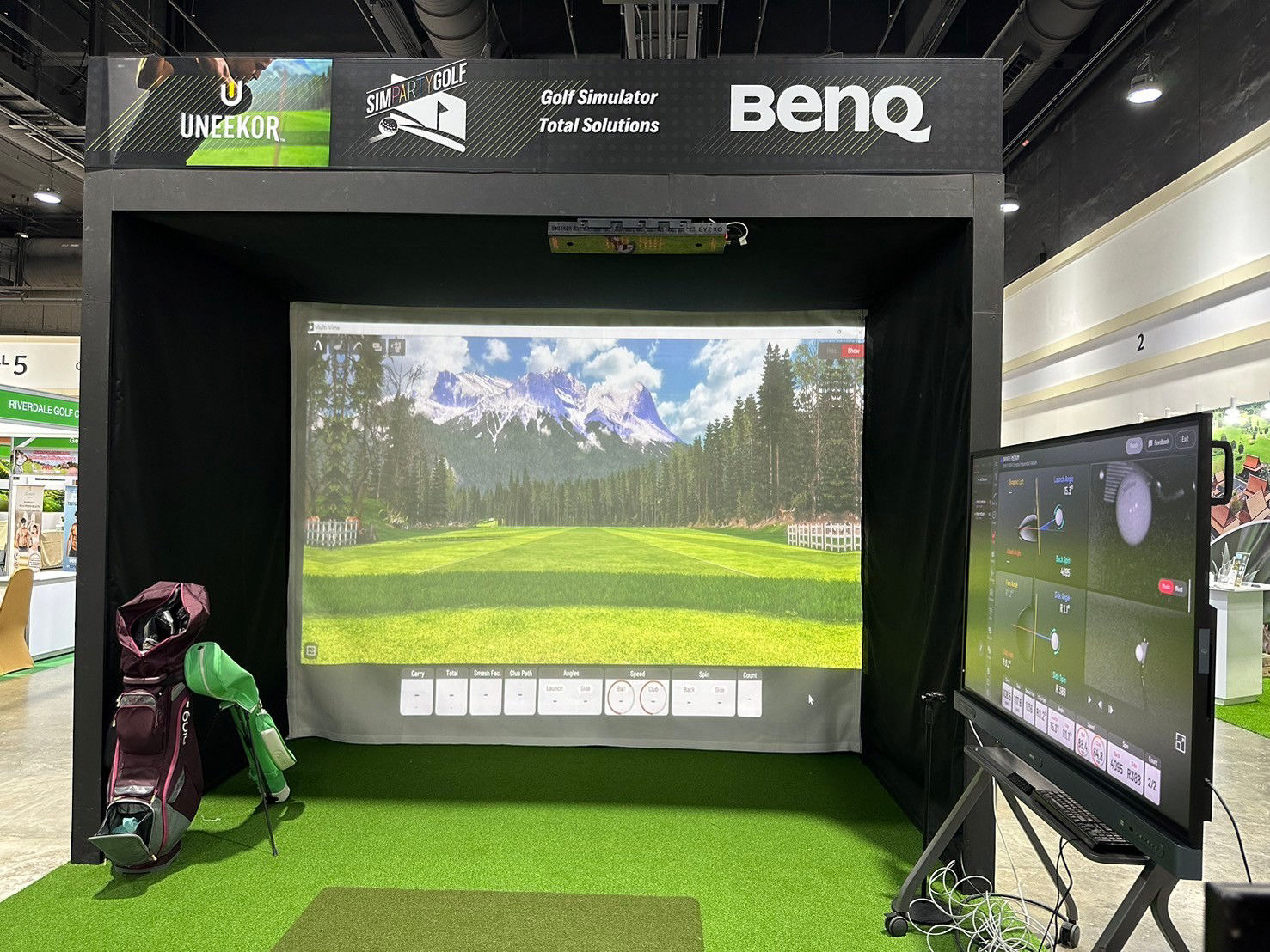 BenQ & Uneekor Partnership Earns Overwhelming Applause at Thailand Golf Expo 2024 for Golf Simulator