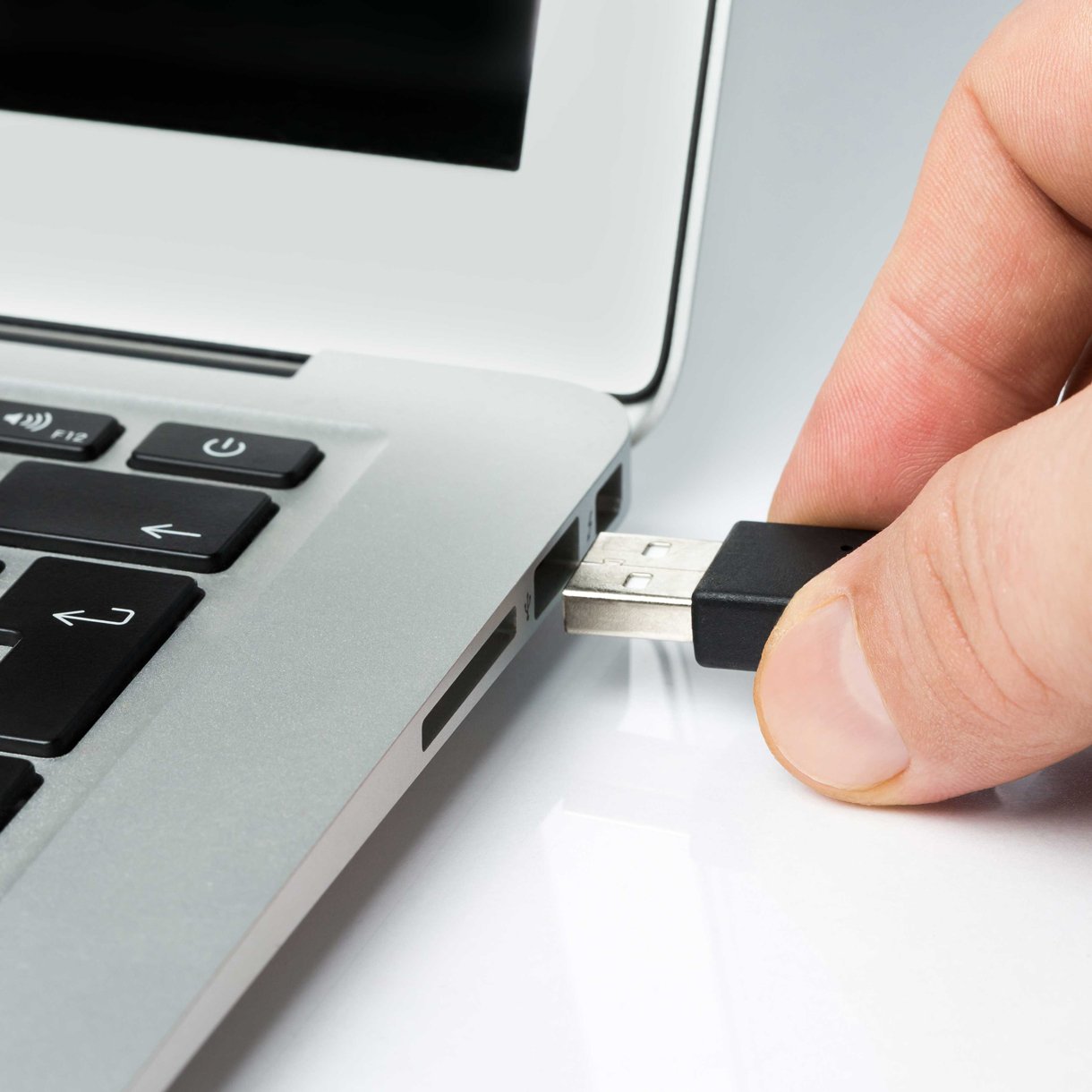 USB being plugged into notebook