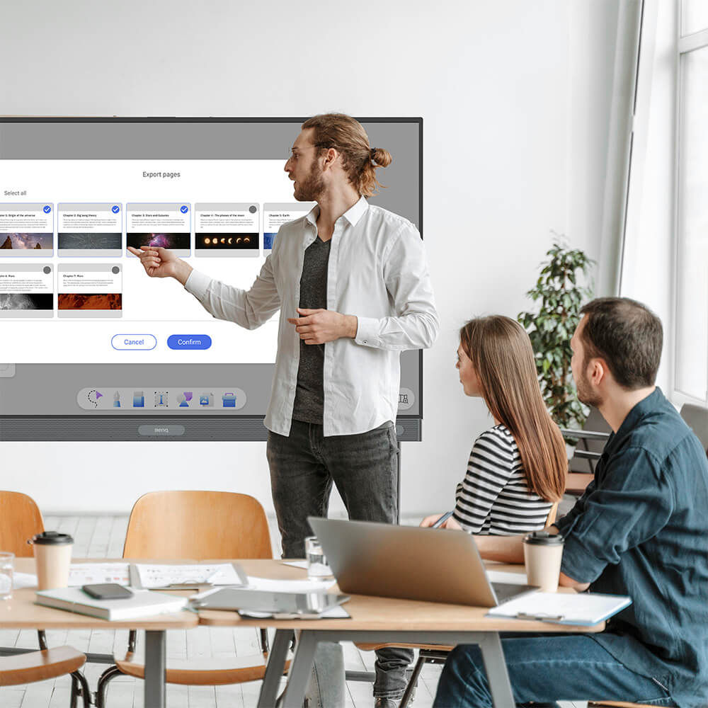 Einsatz einer digitalen Tafel für Meetings und Elternsprechtage