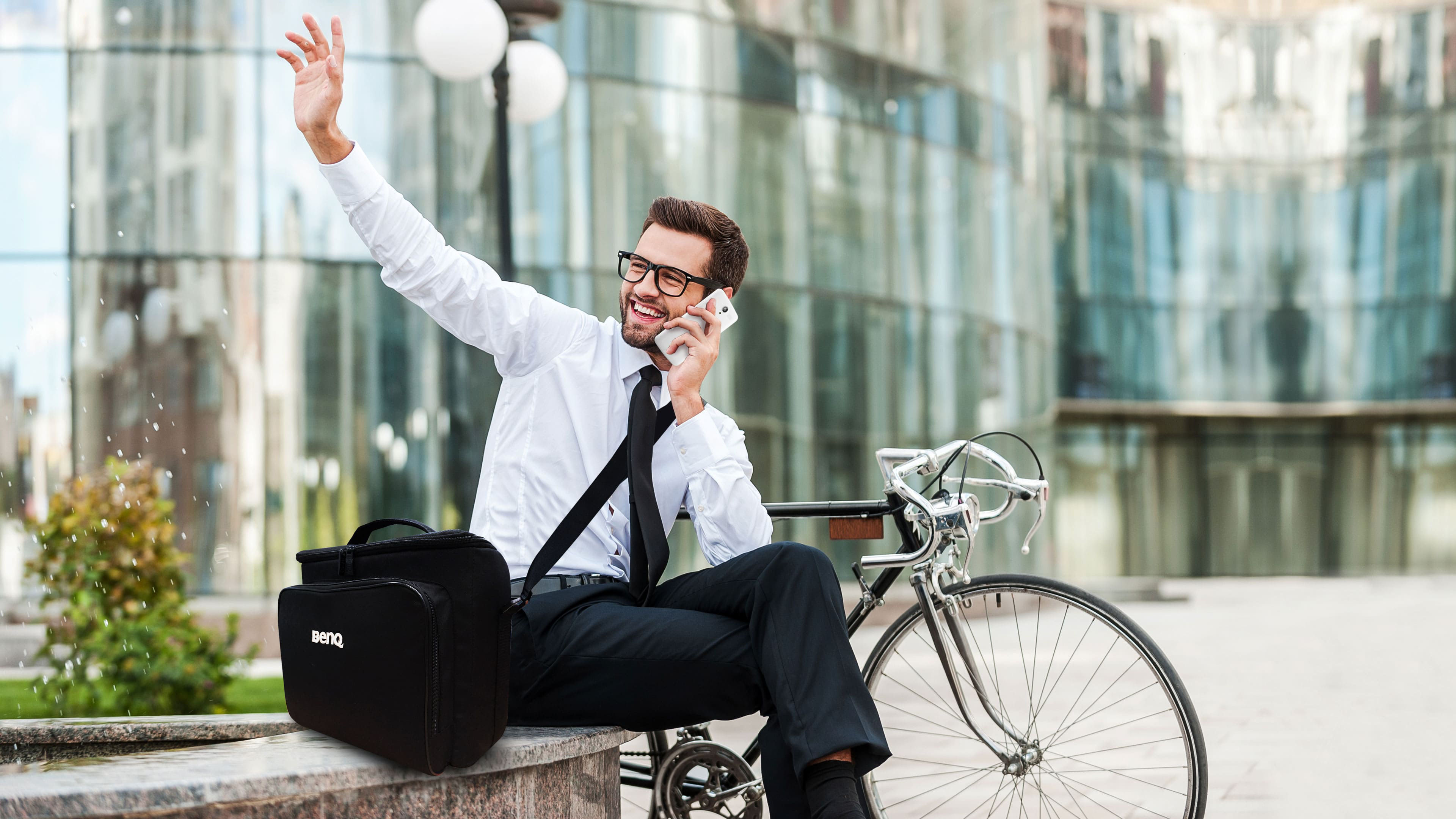 可斜背也可手提 最舒適的攜帶方式，商務人士首選!