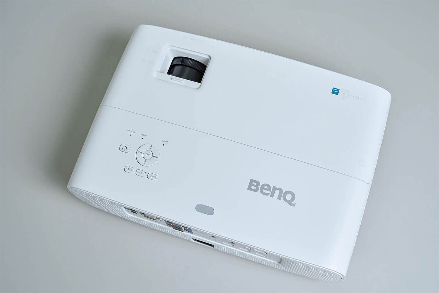 BenQ EH620 智慧無線會議室投影機開箱：首創內建 Windows 作業系統，免接電腦就能遠距開會、整合雲端服務的混合辦公神器！