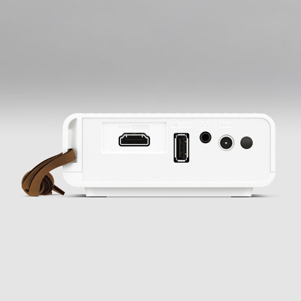 可連接電腦/遊戲主機/手機/平板 USB 可讀取多媒體檔案 & 5V, 2A 供電