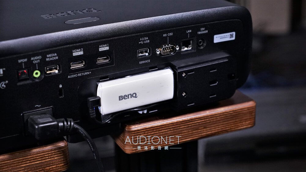 BenQ W4000i 4K HDR 家庭劇院投影機 – 久違的廣色、準色魅力