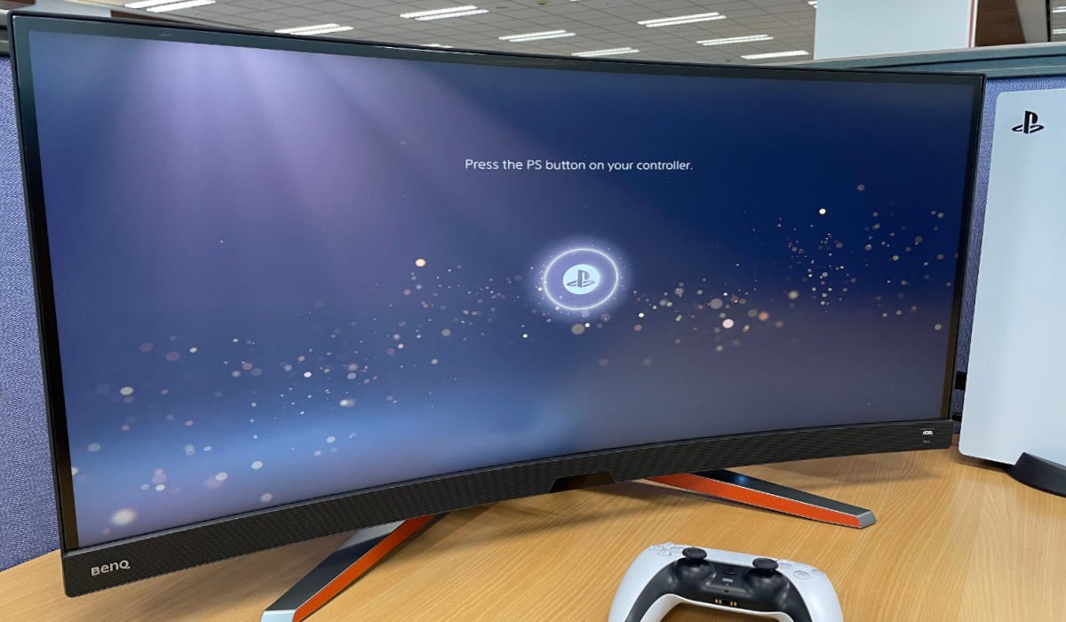 Gaming on PS5 and ultrawide curved monitor is definitely possible. We show you how. 