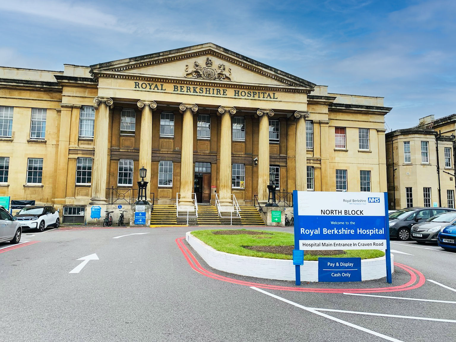 Royal Berkshire Hospital makes use of BenQ DuoBoard to facilitate their meeting efficiency and quality.