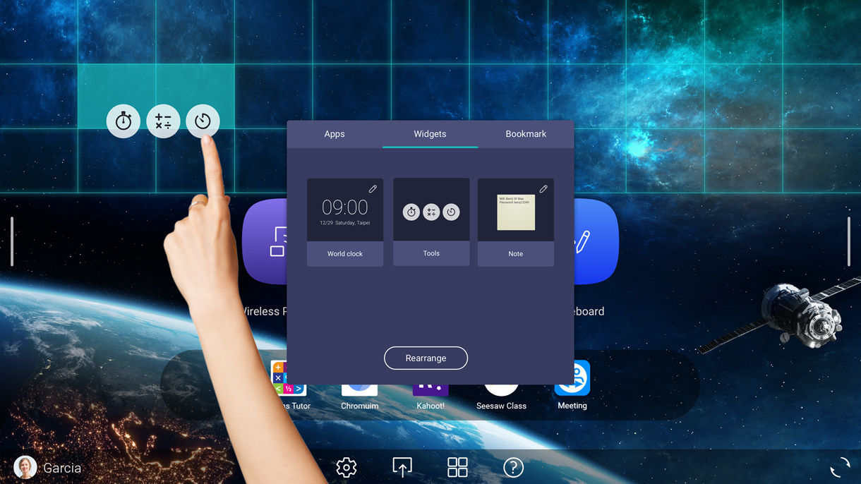 BenQ Board Přidávejte widgety, jako jsou rychlé poznámky, kalendář a další, abyste zobrazili informace důležité pro vás a vaše studenty.