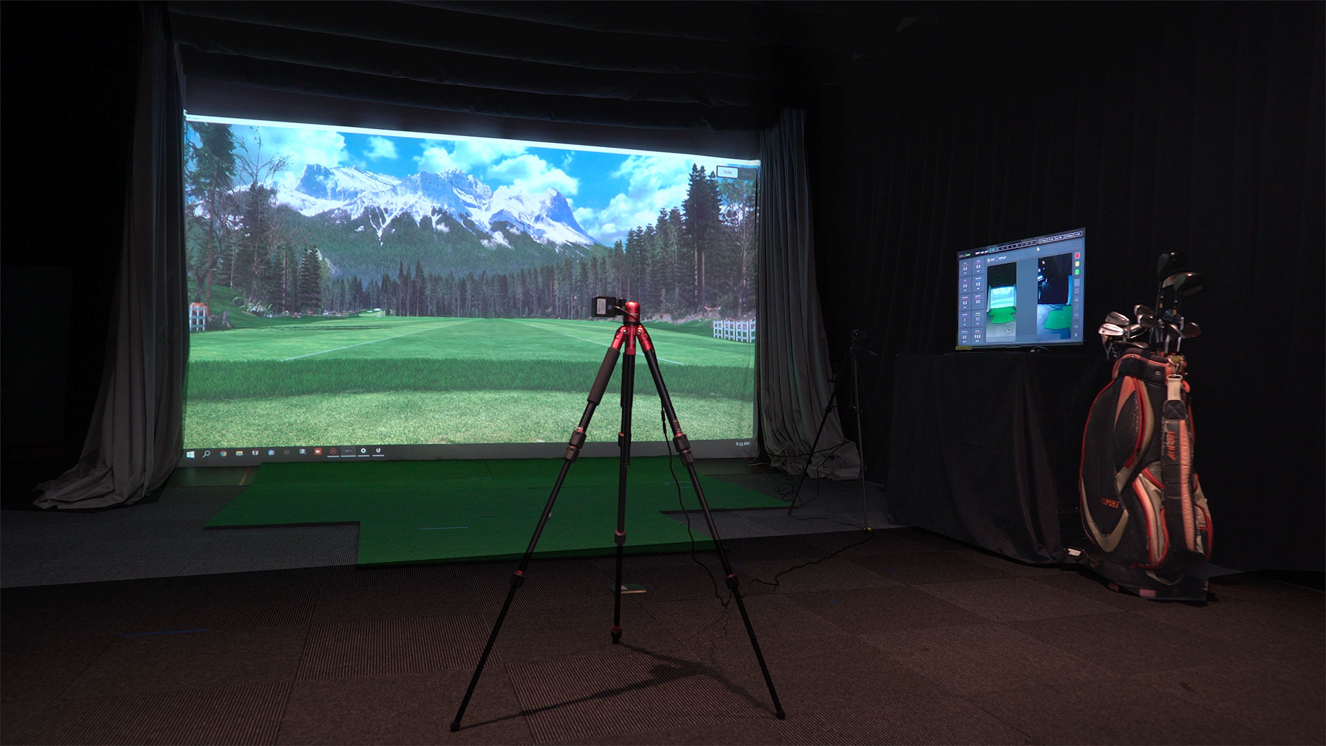 use high speed cameras and projectors to record golf swings