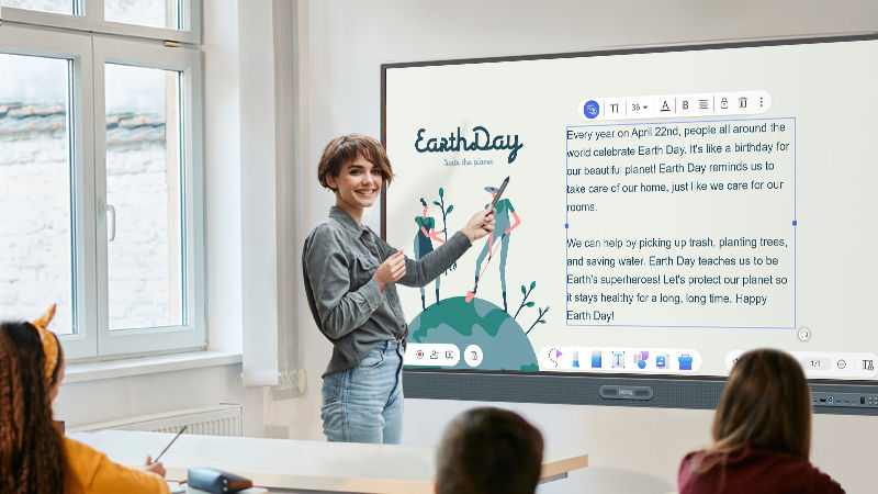 A teacher using edla interactive display to enhance her teaching.