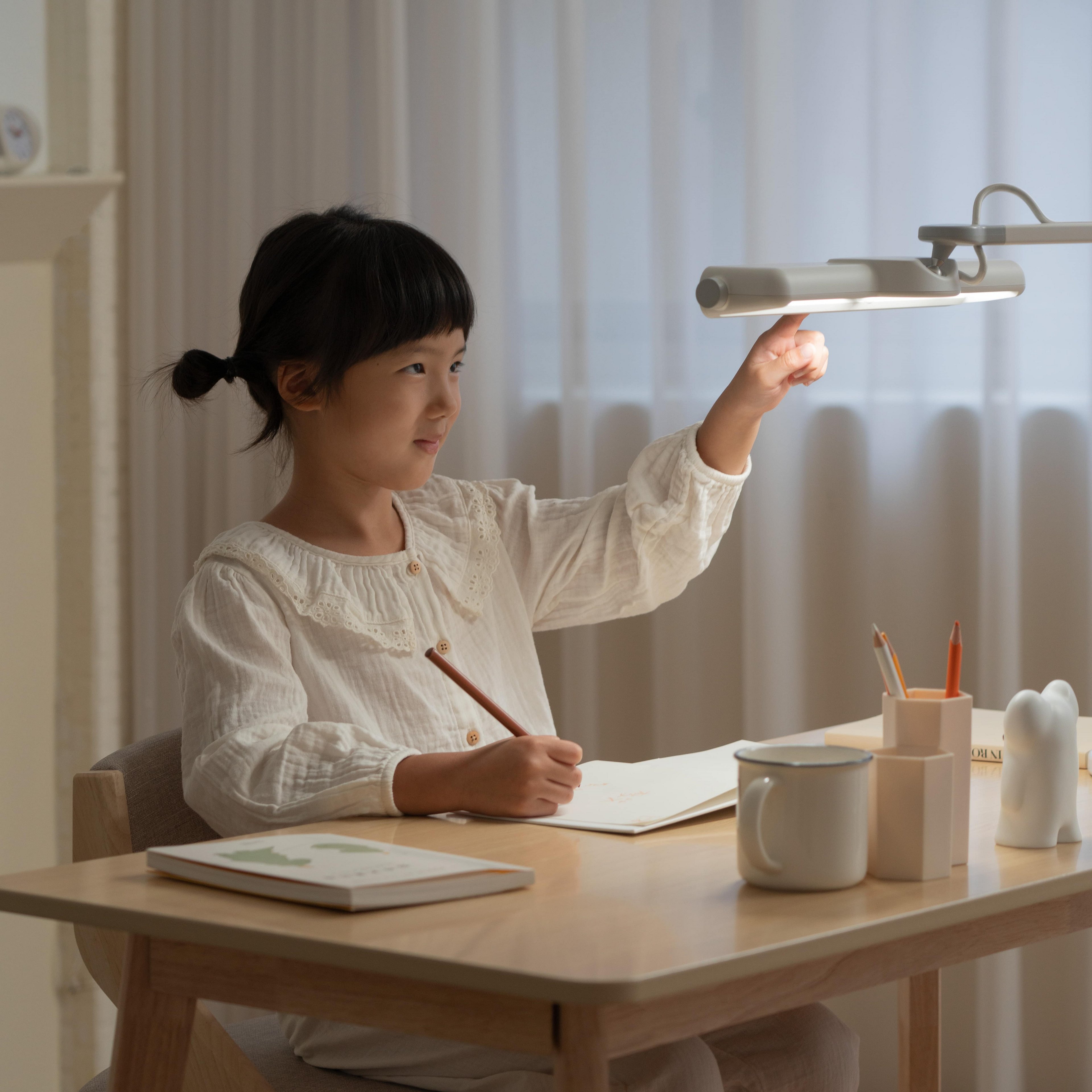 BenQ MindDuo 2 Kids Study lamp, a safe desk lamp designed for children and toddlers. Easy to operate