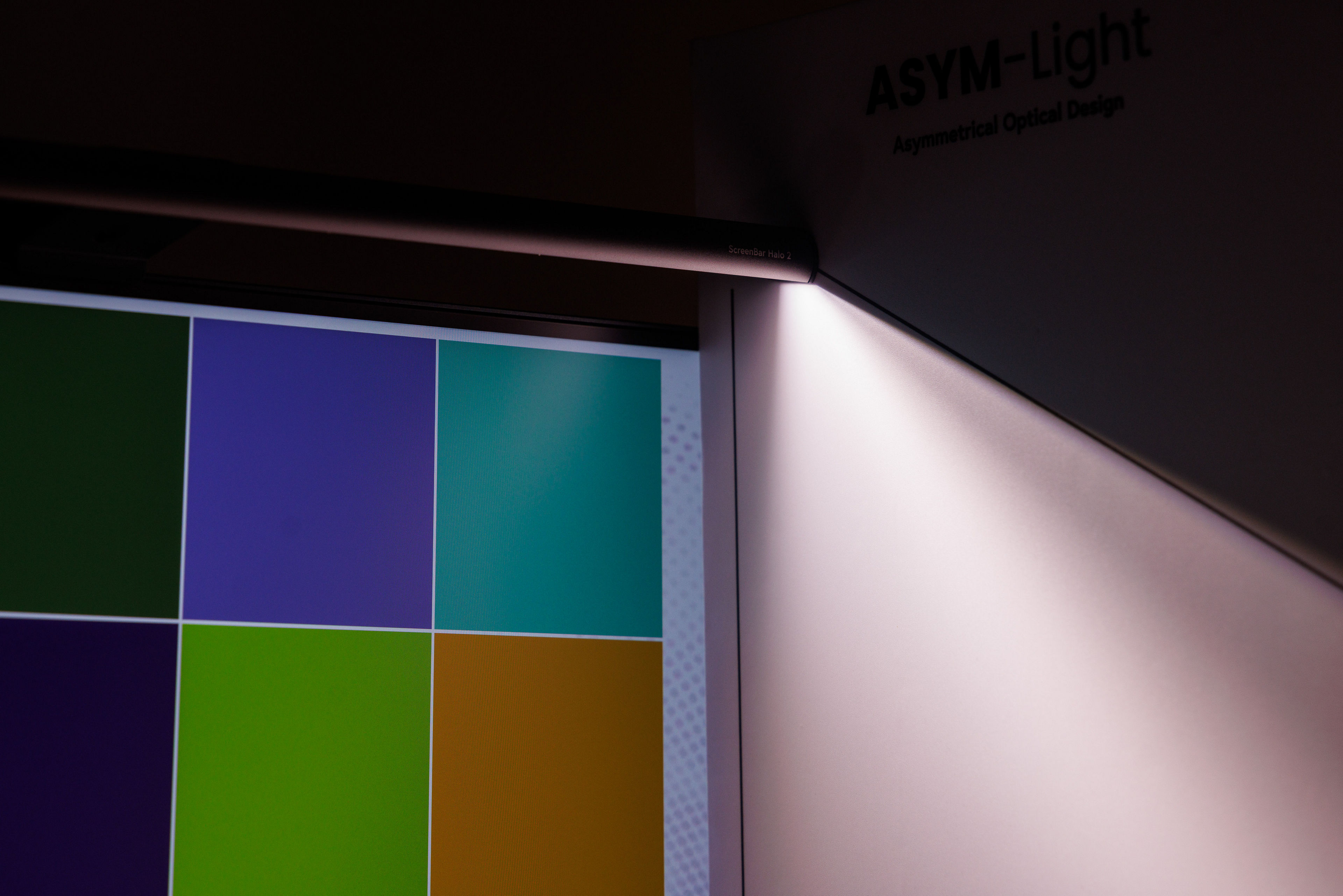 BenQ’s exclusive ASYM-Light™ design prevents screen reflection, ensuring zero impact on the monitor’s color accuracy.