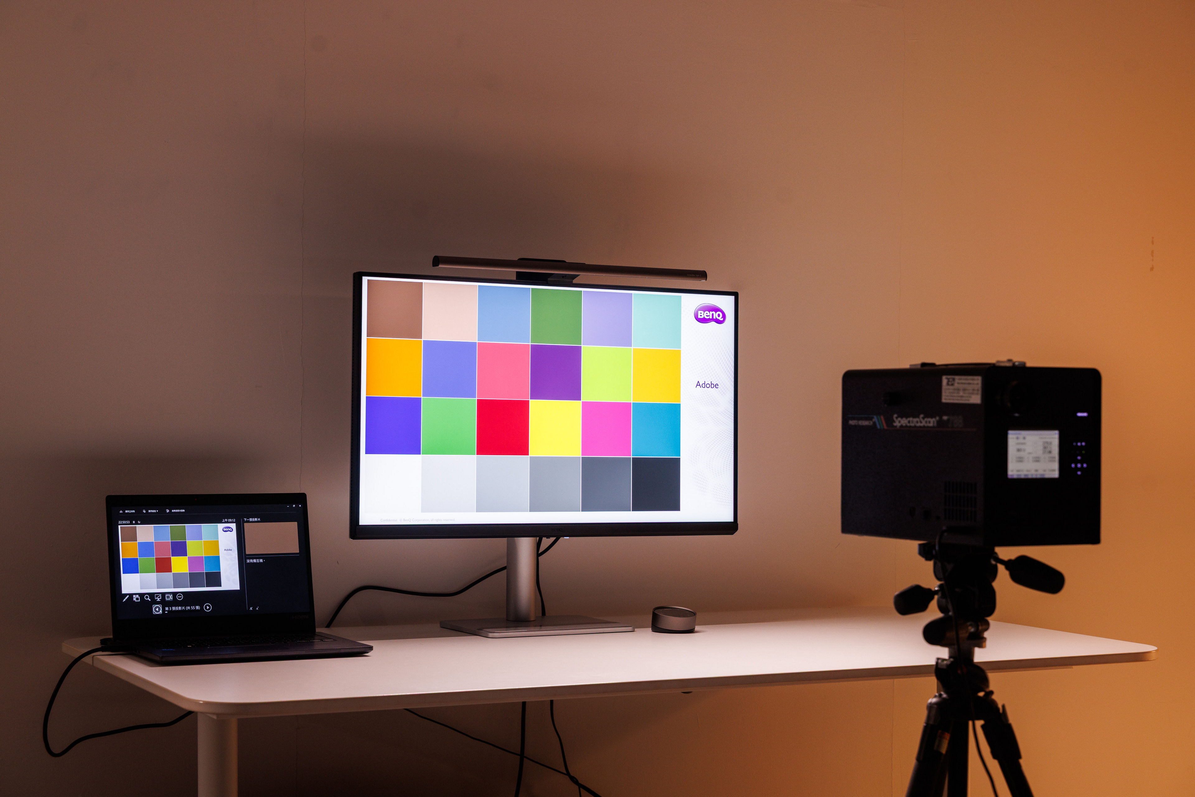 BenQ’s exclusive ASYM-Light™ design prevents screen reflection, ensuring zero impact on the monitor’s color accuracy.