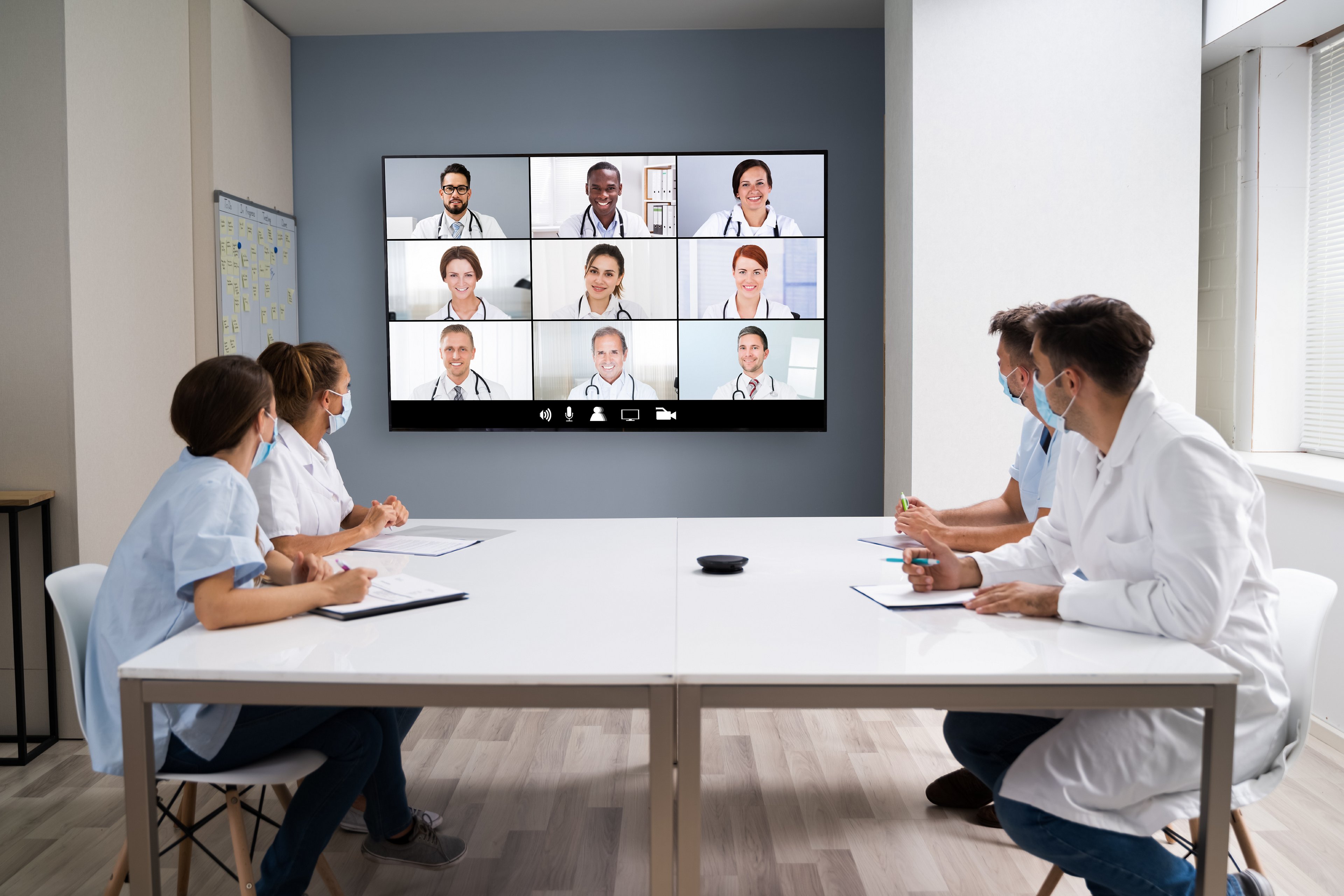 BenQ Smart Signage ST series enable healthcare organization to conduct safe and efficient meetings.