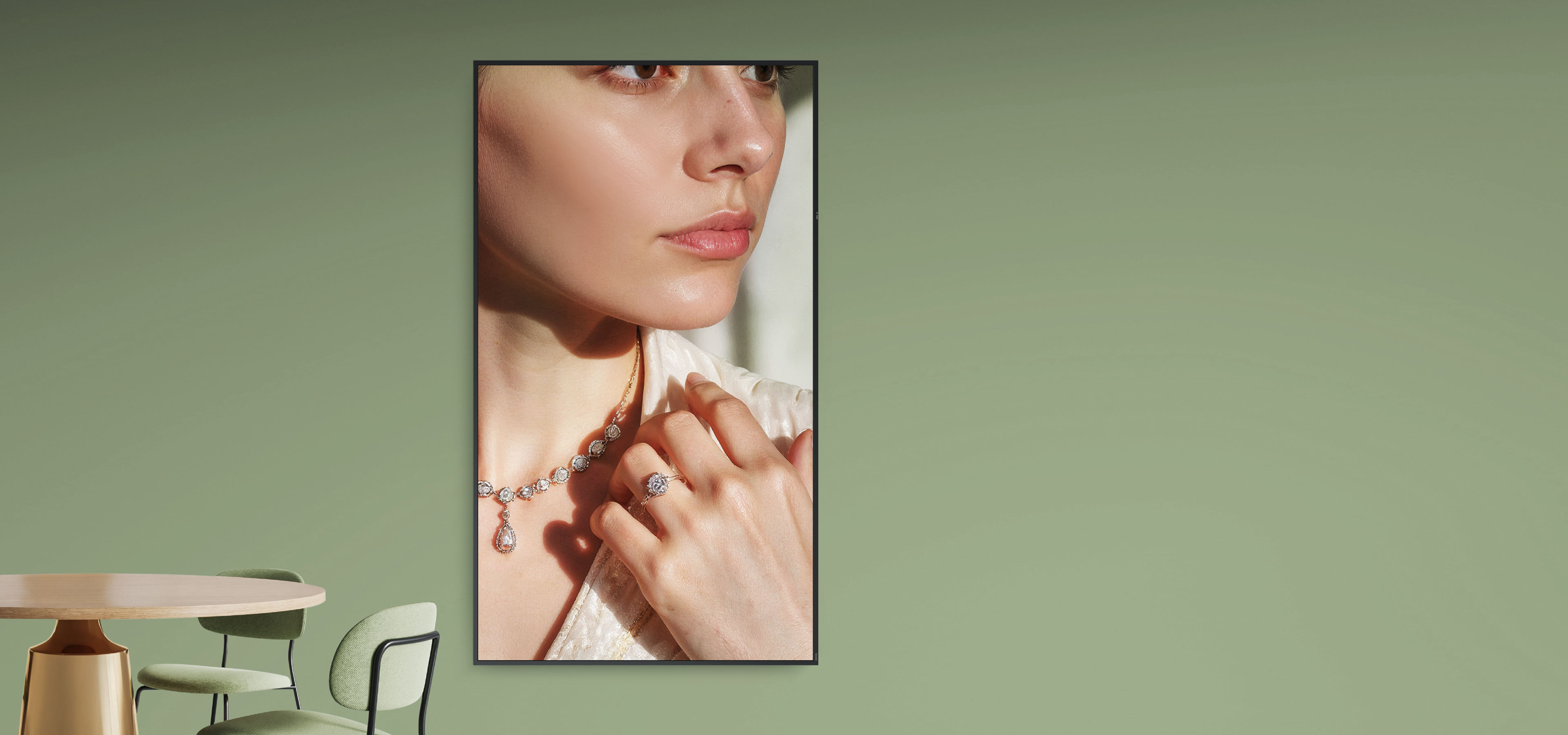 High-performance BenQ ST04 4K smart signage in a retail setting, delivering crystal clear visuals and enterprise-ready security for consistent business communication.