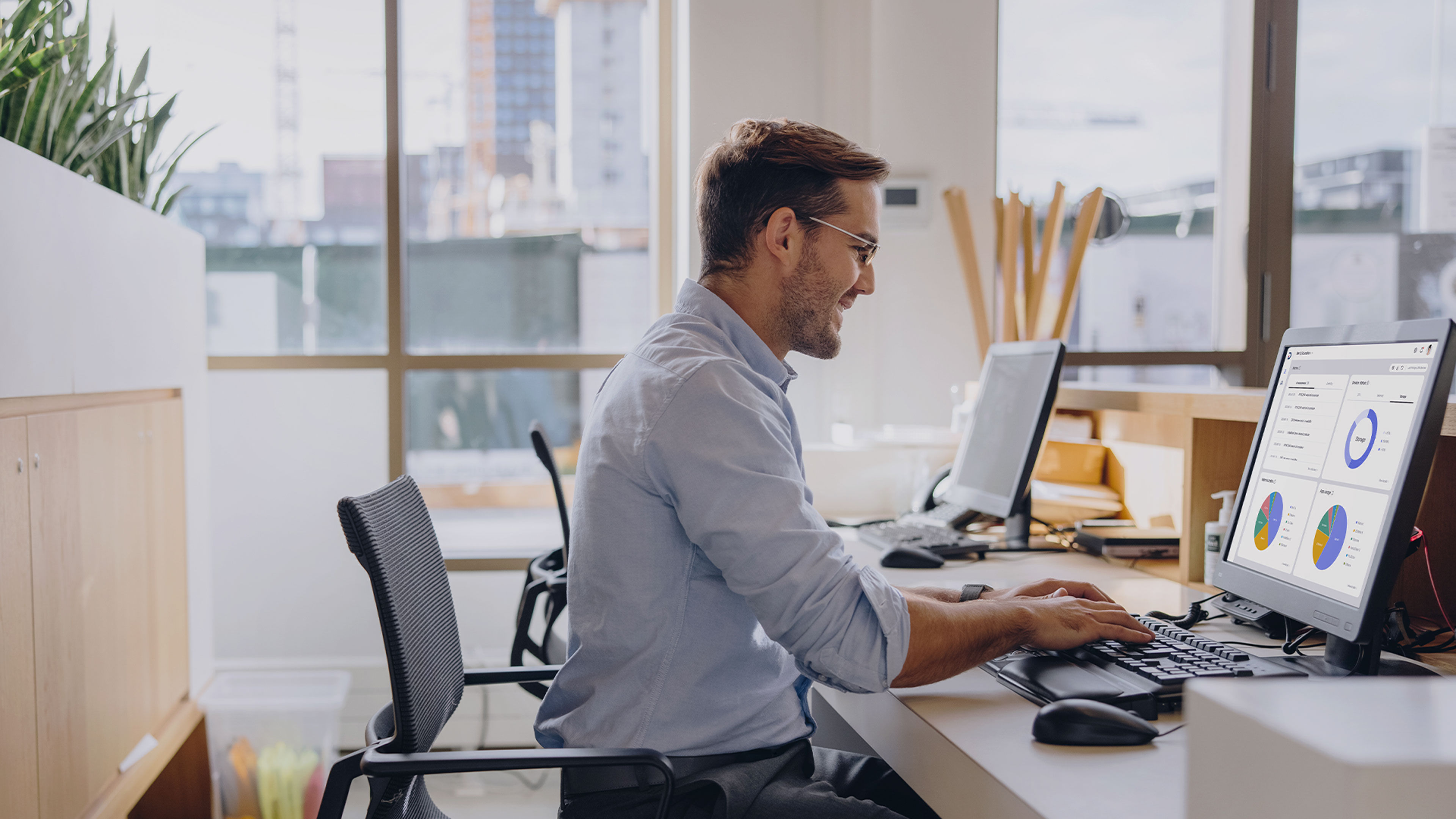 Digital Signage within the BenQ ecosystem, streamlining device, app, and user account management to reduce workload for IT and admin staff.