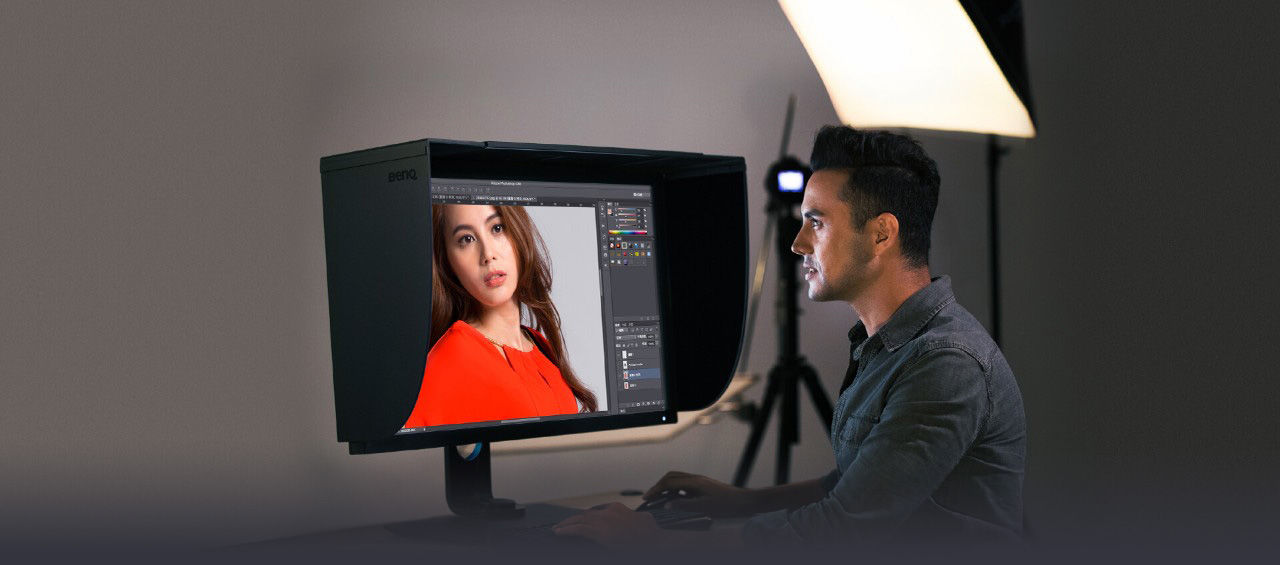 Der Blendschutz dient dazu das Umgebungslicht zu eliminieren und die Farben unverfälscht darzustellen.