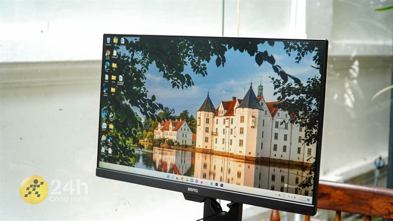 Màn hình BenQ GW2480T có kích thước 23.8 inch cùng độ phân giải Full HD.