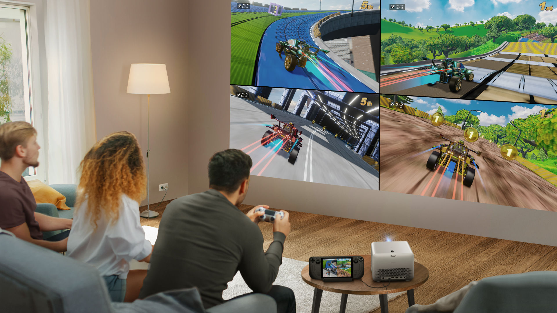 Gruppe spielt Partyspiel mit BenQ TK705STi Heimkino-Beamer auf 150-Zoll-Leinwand im Wohnzimmer