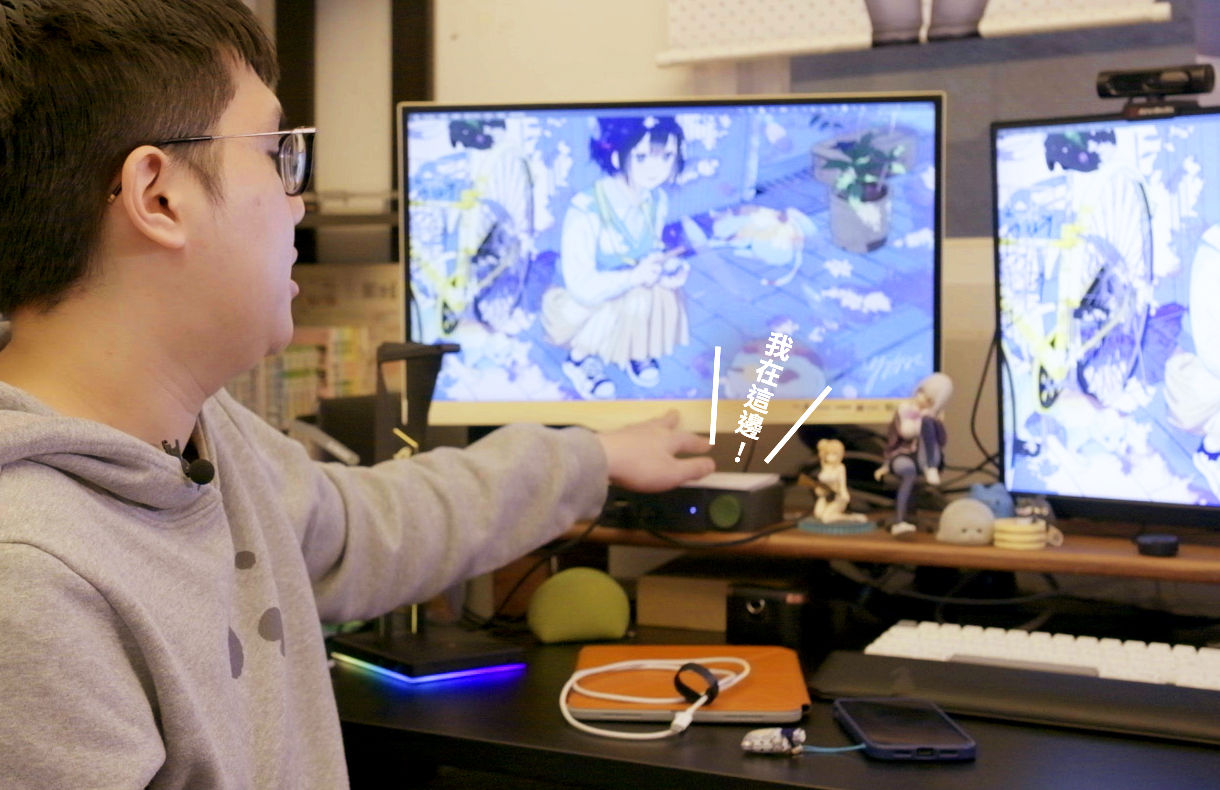 built your working station with hybrid docking station