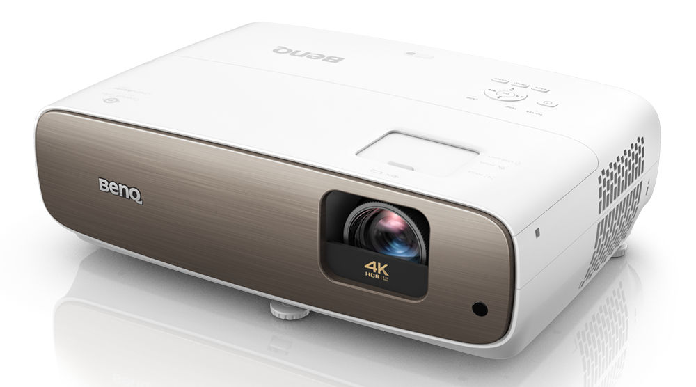 【極美品】BenQ 4K プロジェクター HT3550 BenQ、独自の技術で色再現にこだわった短焦点4Kプロジェクター