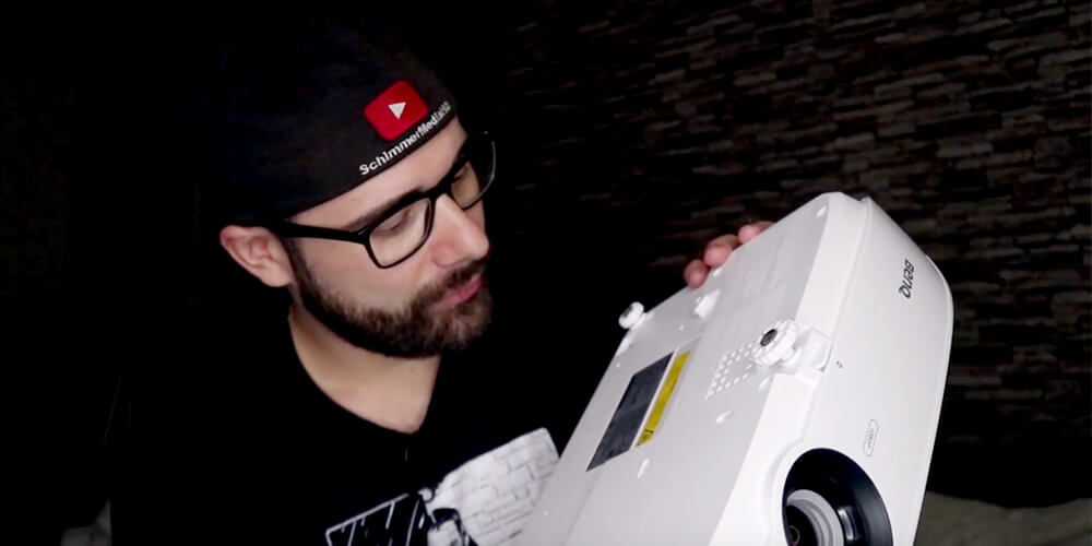 YouTuber SchimmerMediaHD testet den BenQ W2700 4K Heimkino Beamer
