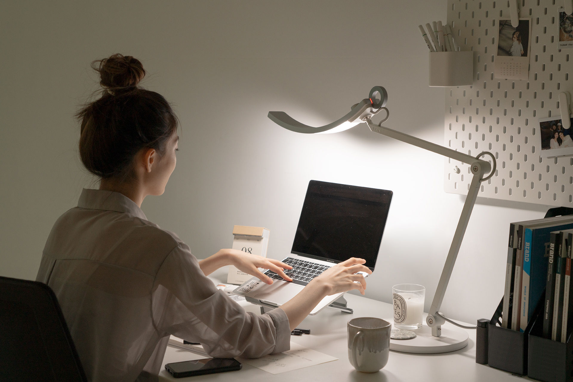 How to Achieve the Perfect Desk Lamp Placement