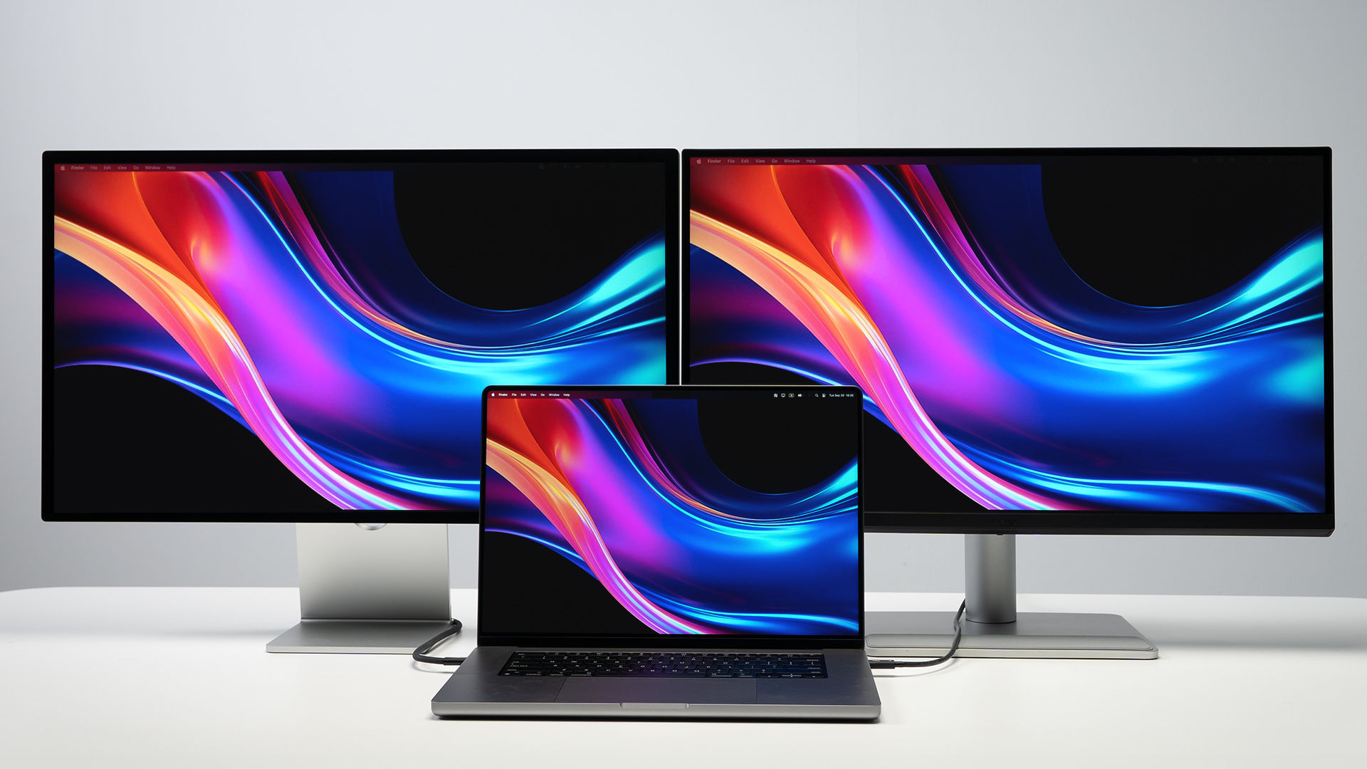 BenQ Nano Gloss | Low-Reflection Glossy Monitor for Mac Workflows
