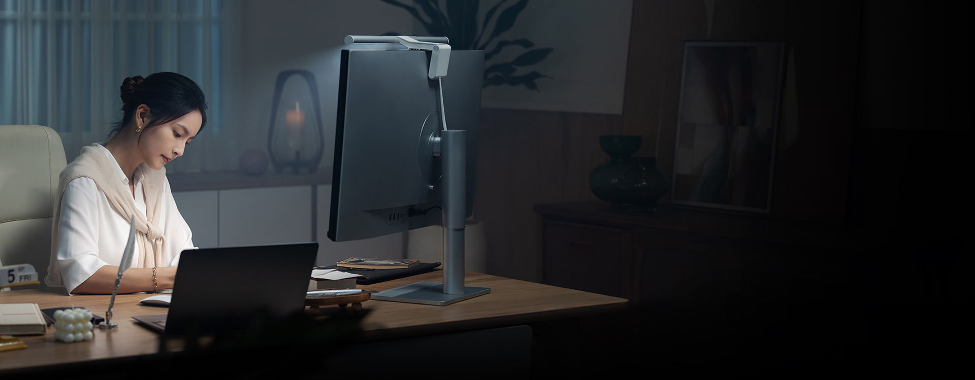 Professionals trust BenQ ScreenBar monitor light bar for its research-driven eye-care lighting, providing balanced illumination that enhances visual comfort and sustained productivity.
