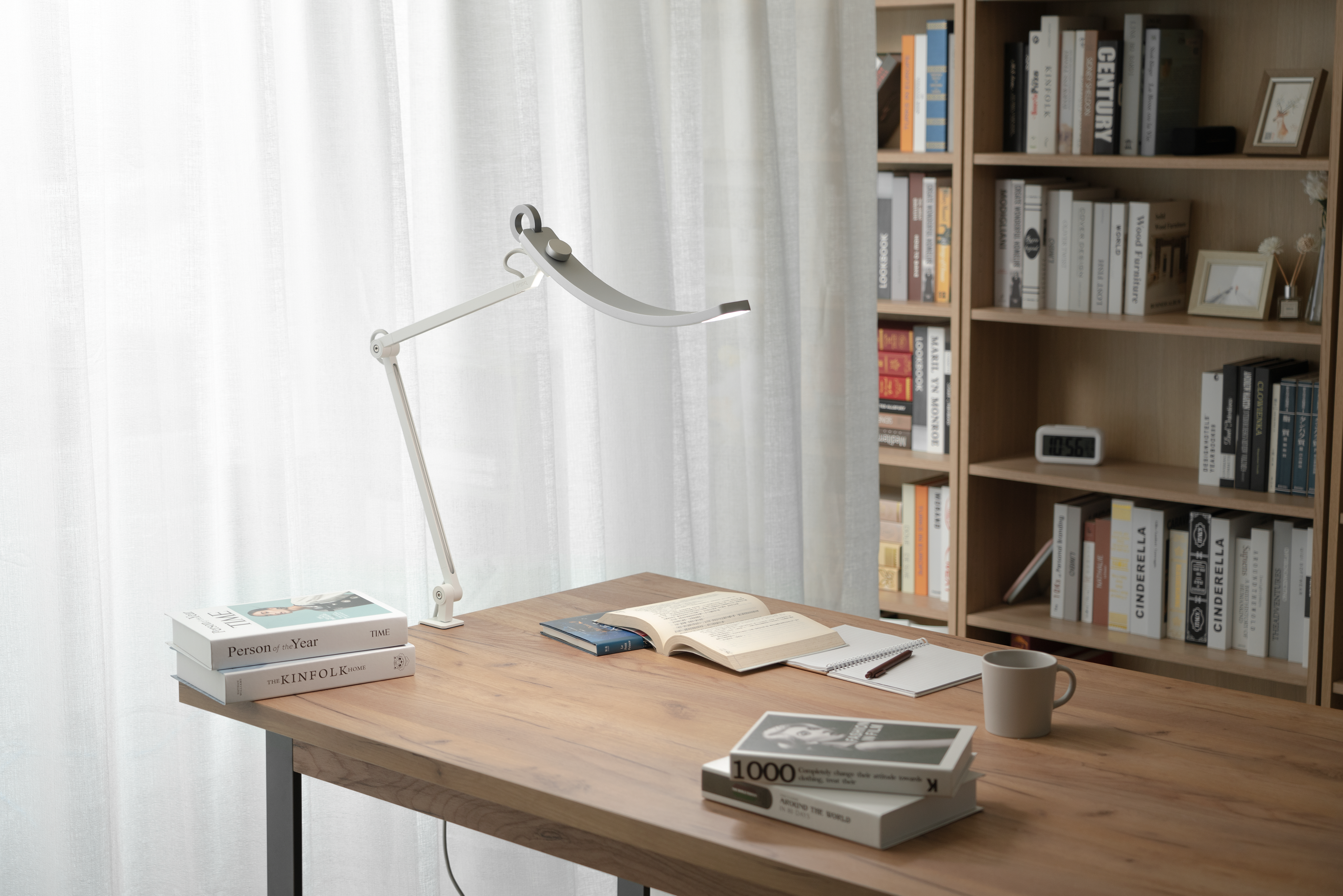 Schreibtischlampe mit ultraweiter Beleuchtung für das Lesen im Arbeitszimmer geeignet