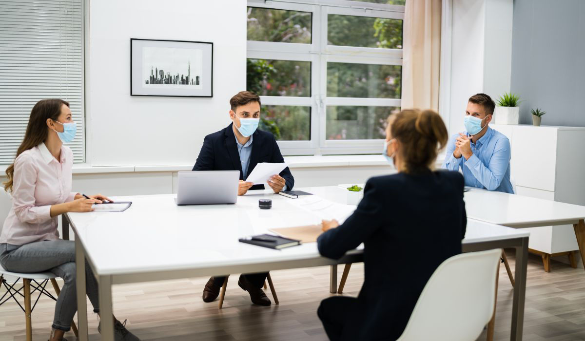 wireless präsentieren mit präsentationssystem und beamer