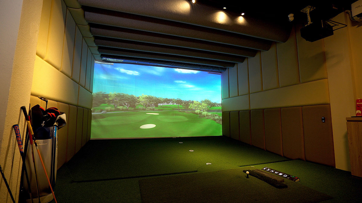 The BenQ LK936ST short-throw laser golf simulator projector, with its 4K benchmark image quality and exclusive Golf Mode, has become the designated projector for Golf24 indoor golf courses.